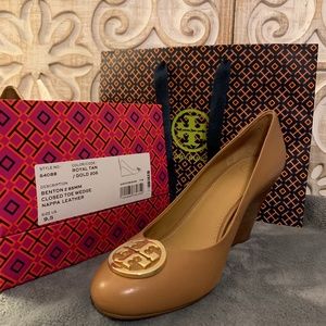 Tory Burch 9.5 Benton Closed Toe Wedge